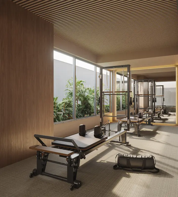 Studio de Pilates do Ipanema Almar com aparelhos e iluminação natural